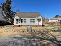 Building Photo - 1 bed 1 bath duplex nestled in Chickasha Oklahoma! large yard, laundry connections, NEWLY REMODELED!