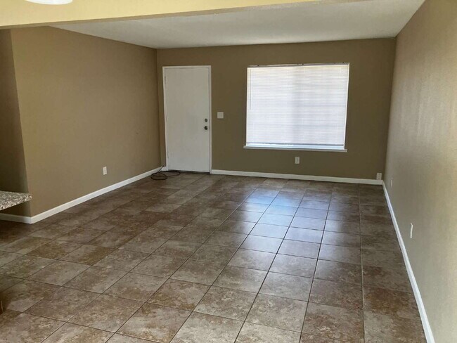 Building Photo - "Charming 3-Bedroom 1 BATH  Haven in Merce...