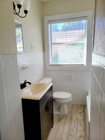 Building Photo - 133 E 4th St