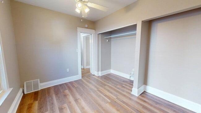 Building Photo - 2818 E 119th St