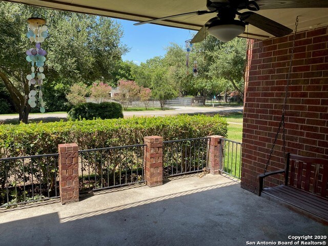 Building Photo - 531 Woodlake Dr
