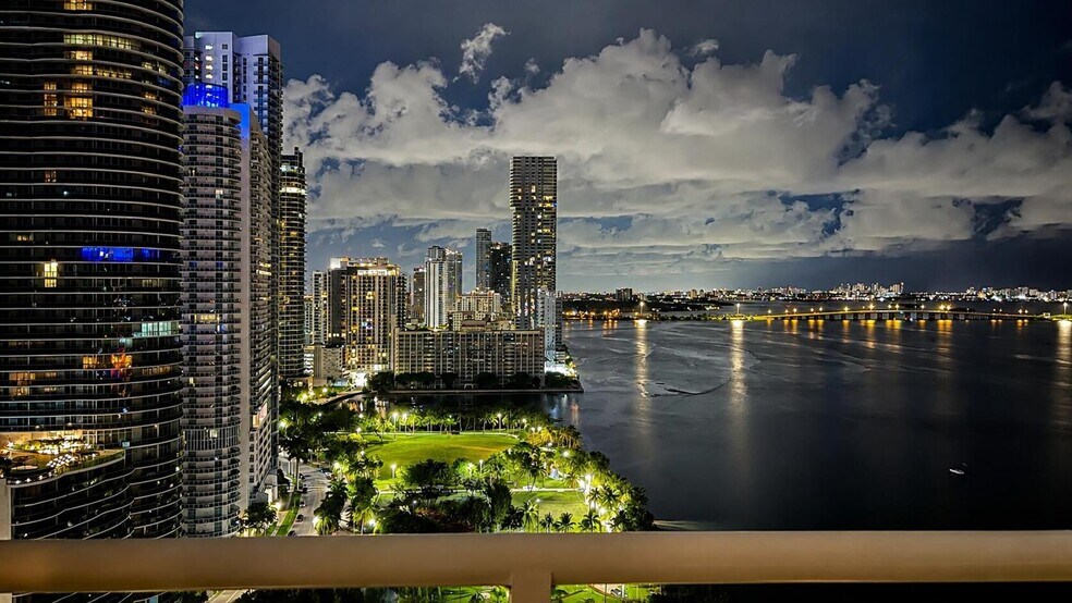 Building Photo - 1717 N Bayshore Dr