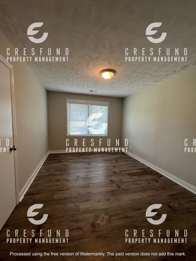 Building Photo - 2ND FLOOR Spacious & Updated 1 Bed, 1 Bath Apartment