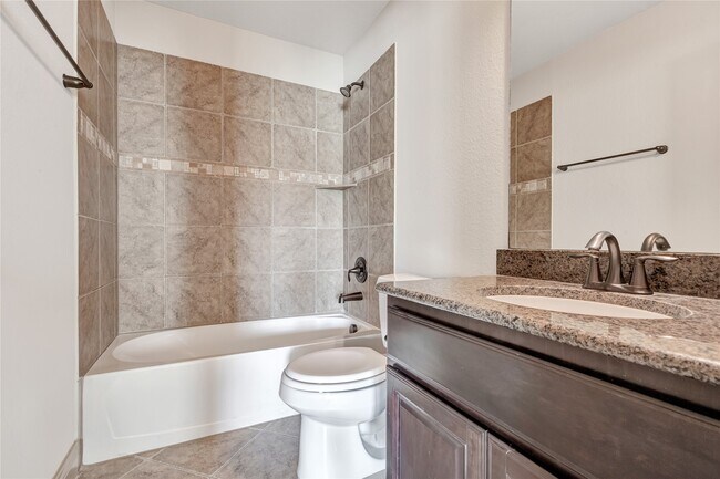 Building Photo - 40515 Manor Dr