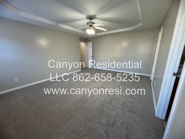 Building Photo - 105 Scaley Bark Dr