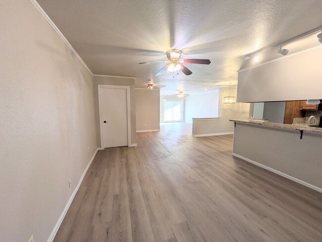 Building Photo - 6618 Cloverbend St