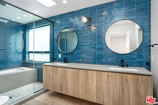 Building Photo - 321 Laurel Ave