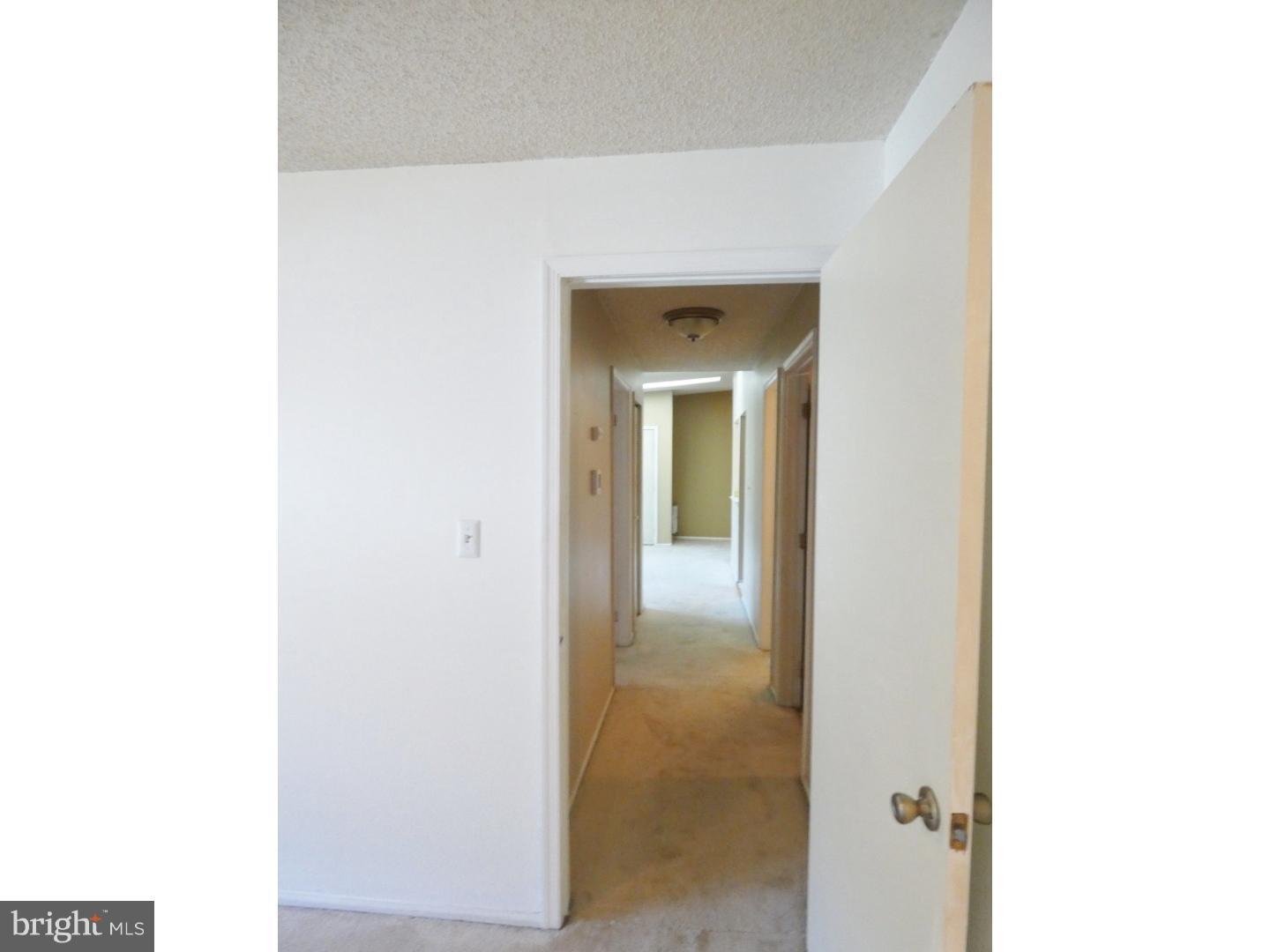 Building Photo - 12 Holly Ct