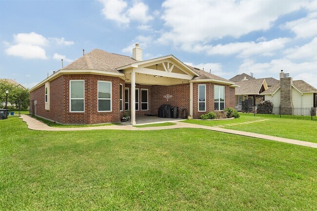 Building Photo - 31811 Cary Douglas Dr