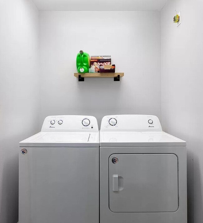 Building Photo - *** November Promotion -- Sign lease by No...