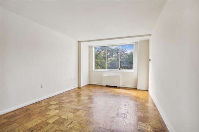 Building Photo - 10401 Grosvenor Pl