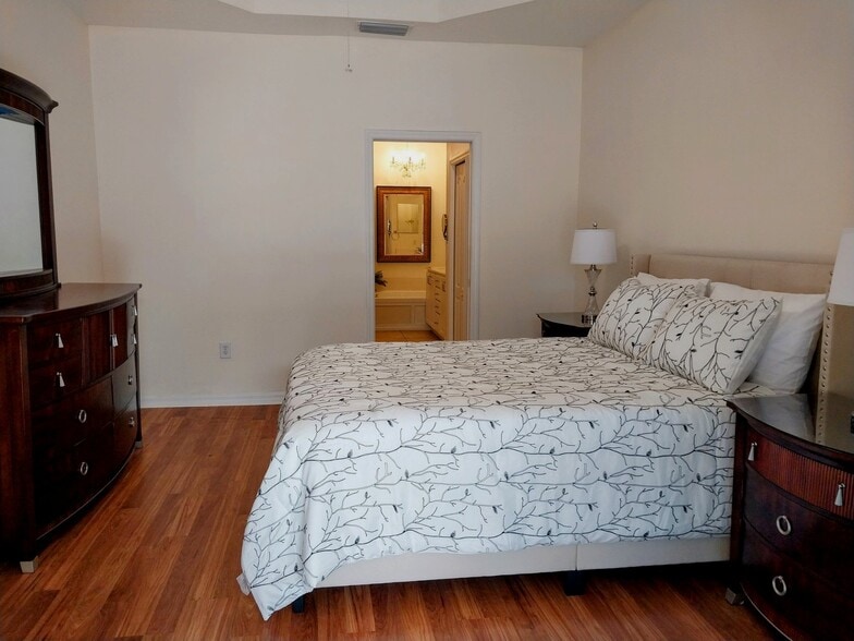 Building Photo - 5641 Hidden Oak Ct