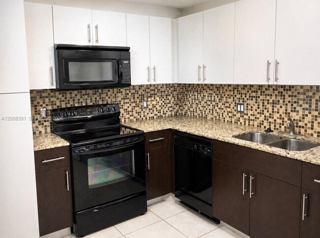 Building Photo - 405 Lakeview Dr
