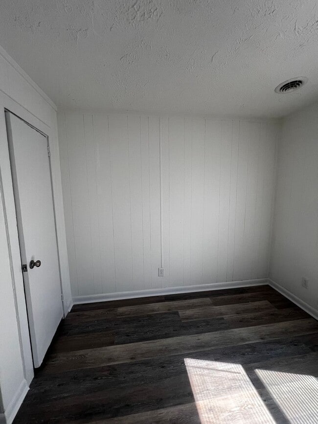 Building Photo - Renovated Cottage near Downtown Fayetteville Offering 3/1 for $1095 (landscaping included)