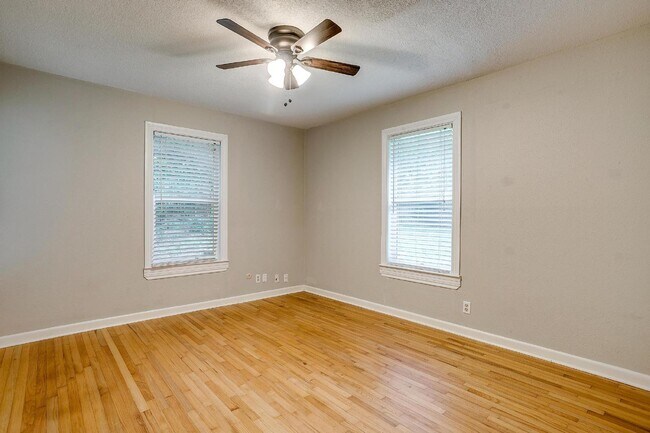 Building Photo - Charming 3-Bed, 2-Bath Home in Fort Worth'...
