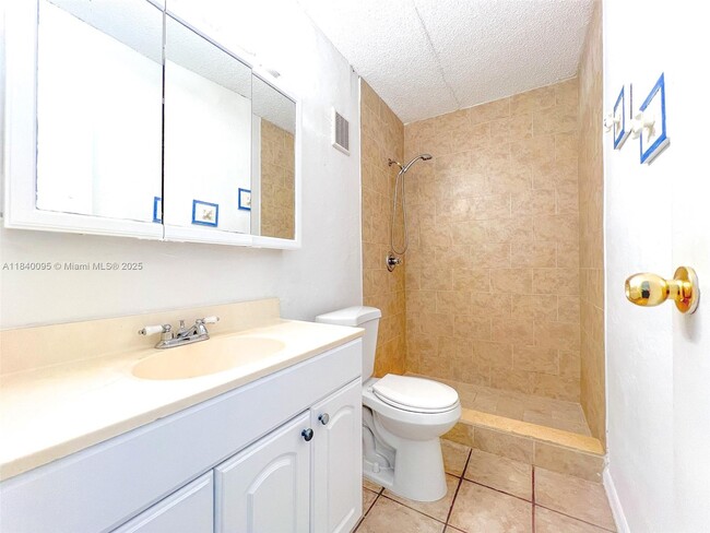 Building Photo - 5235 SW 40th Ave