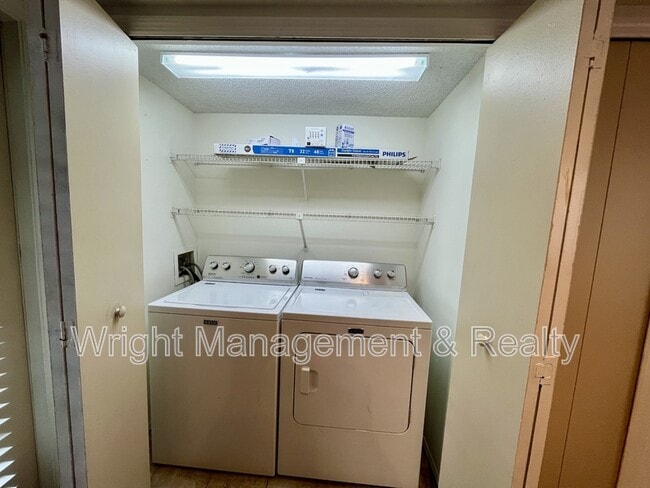 Building Photo - 7618 Colonial Ct