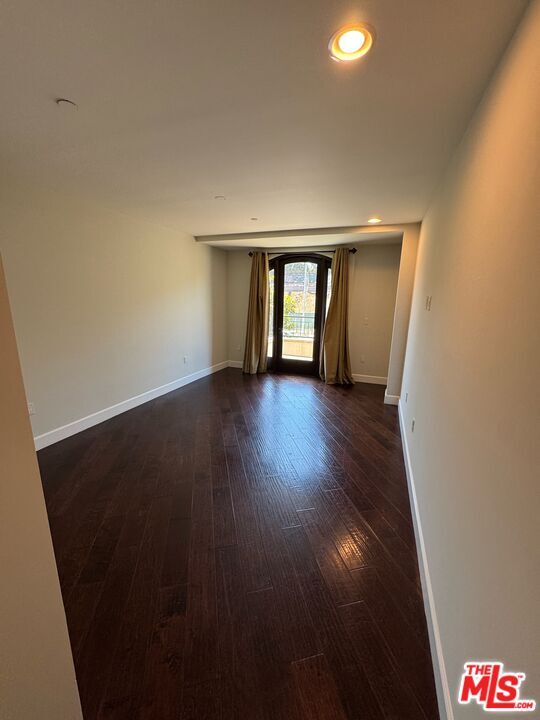 Building Photo - 1636 S Beverly Glen Blvd