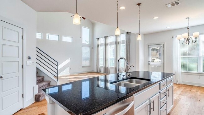 Building Photo - 2215 Capulet St
