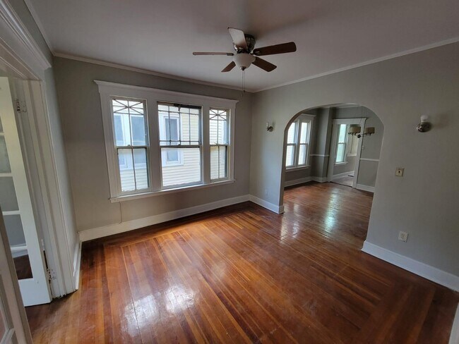 Building Photo - 504 Winthrop Ave