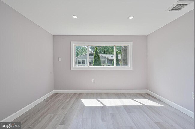 Building Photo - 2722 Sunset Ave