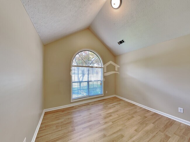 Building Photo - 4620 English Oaks Ln NW