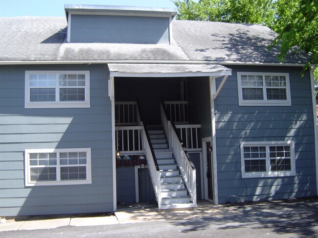 Building Photo - 219 Stratford St
