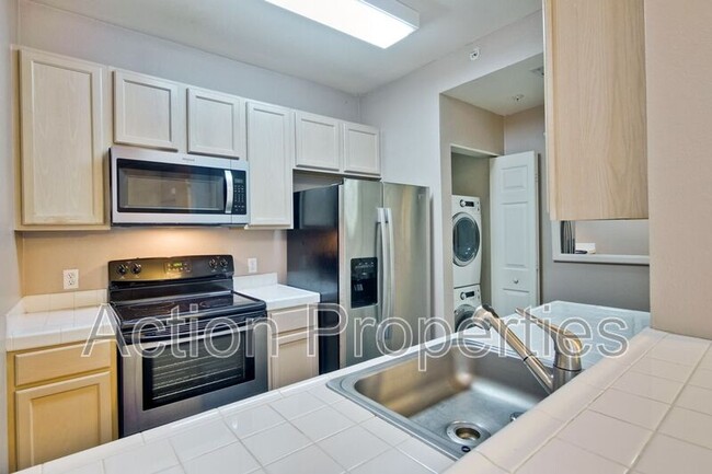 Building Photo - 2255 Showers Dr