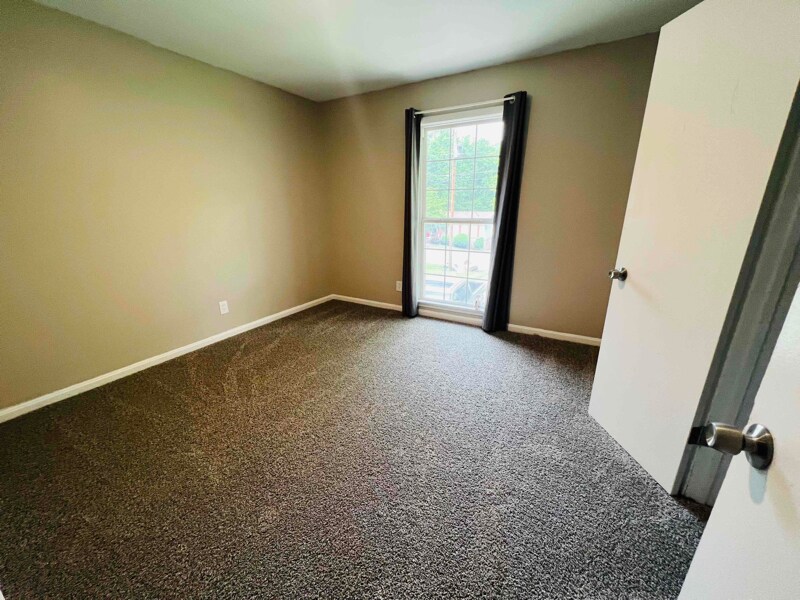Building Photo - 1437 Hickory Ln