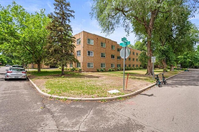 Building Photo - 525 Jackson St