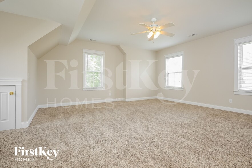 Building Photo - 228 Silverwood Ln