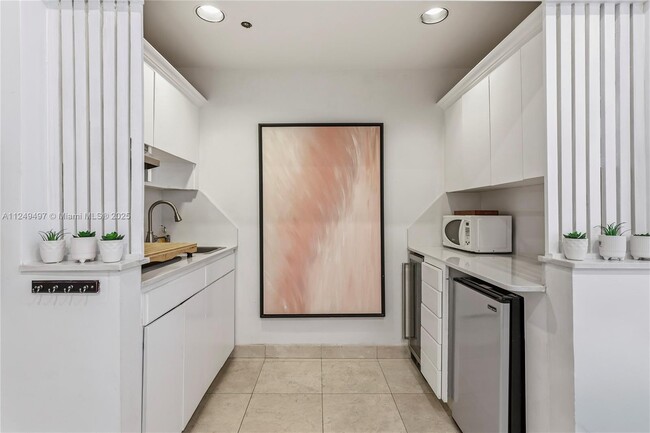 Building Photo - 41217 Fisher Island Dr