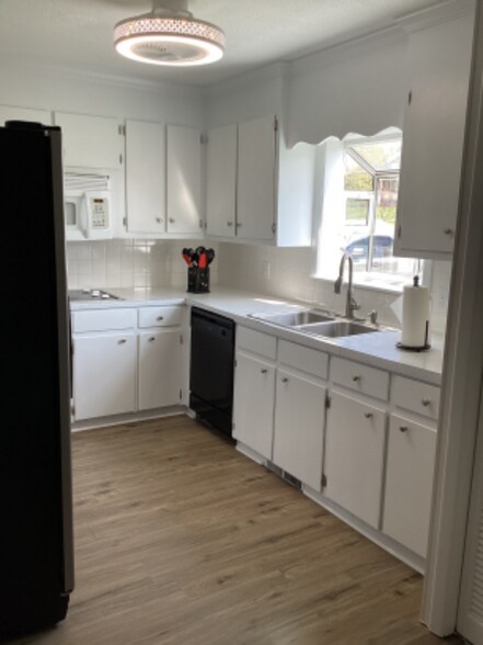 Building Photo - 1145 Quail Hollow Rd