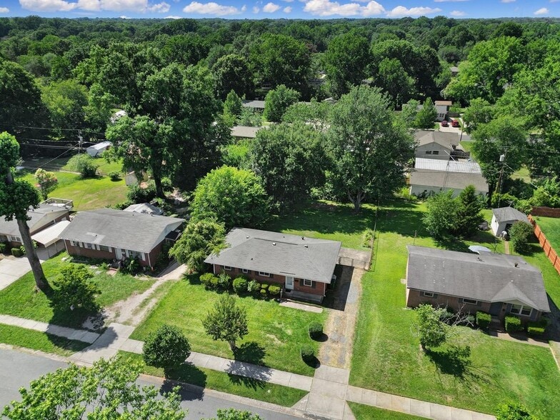 Building Photo - 4301 Briarhill Dr