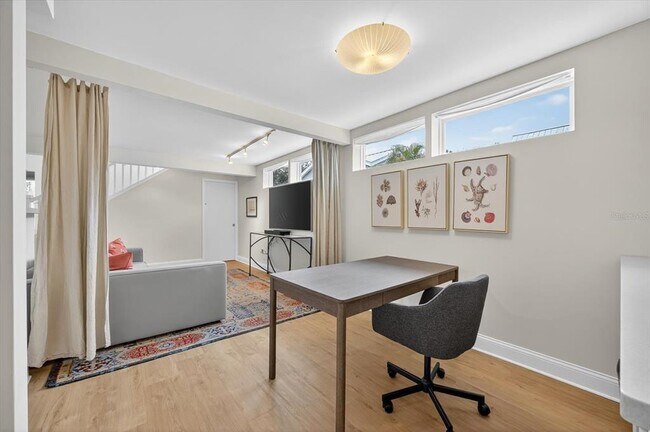 Building Photo - 221 13th Ave NE