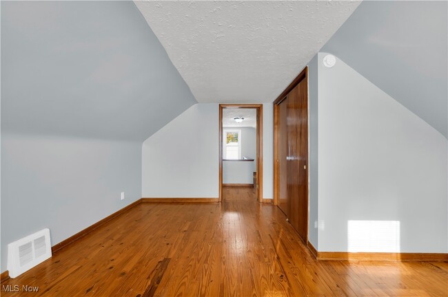 Building Photo - 5617 E 139th St