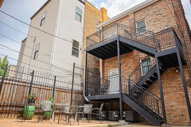 Building Photo - 828 S Loomis St