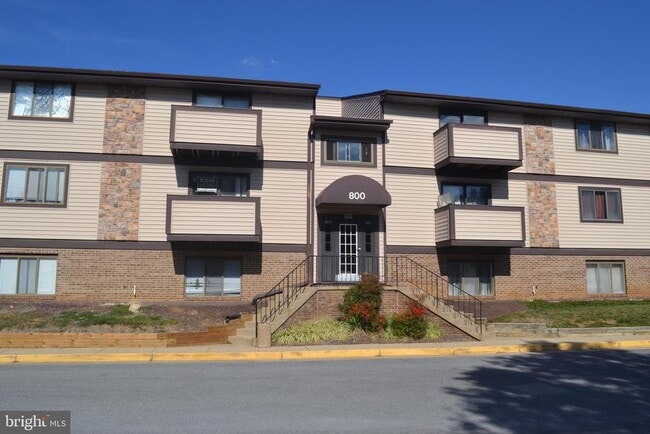 Building Photo - 800 Heather Ridge Dr