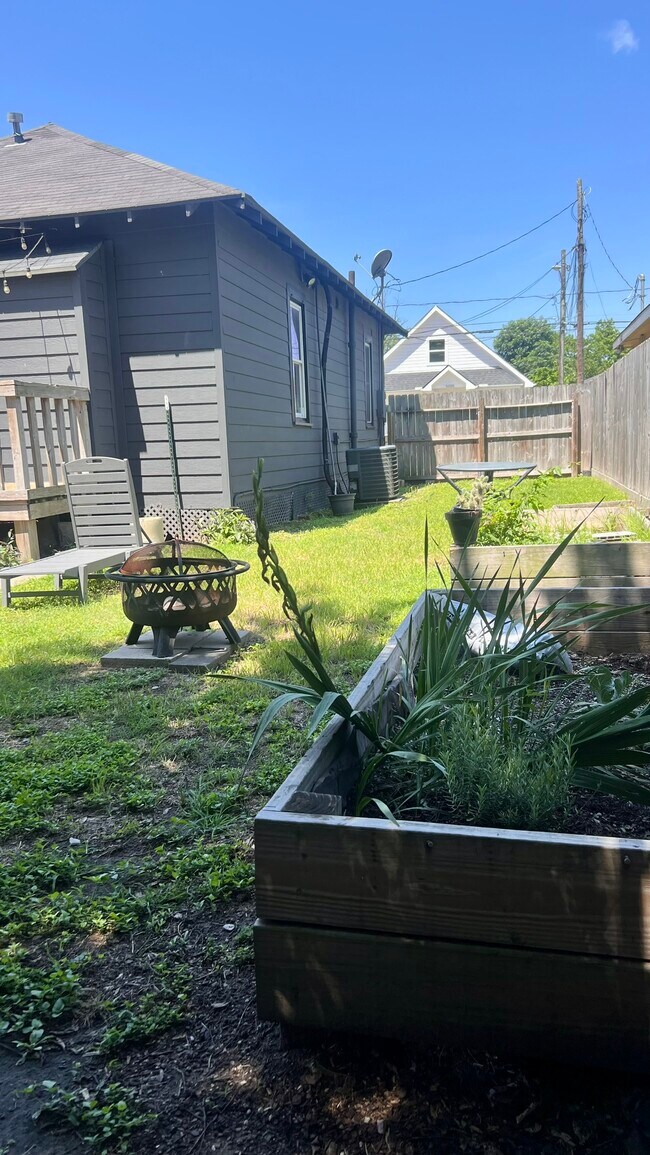 Building Photo - 5006 Hardy St