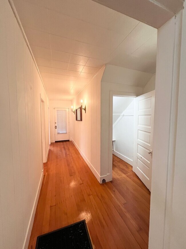 Building Photo - Large, Beautiful Home near Dolores Park!