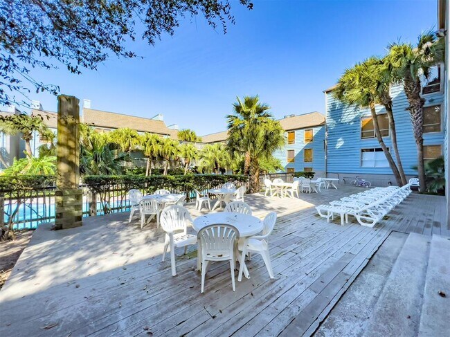 Building Photo - 8100 Seawall Blvd