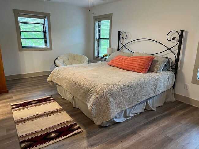Building Photo - Home on Beautiful Farm and Vineyard Minutes From Town Of Blacksburg