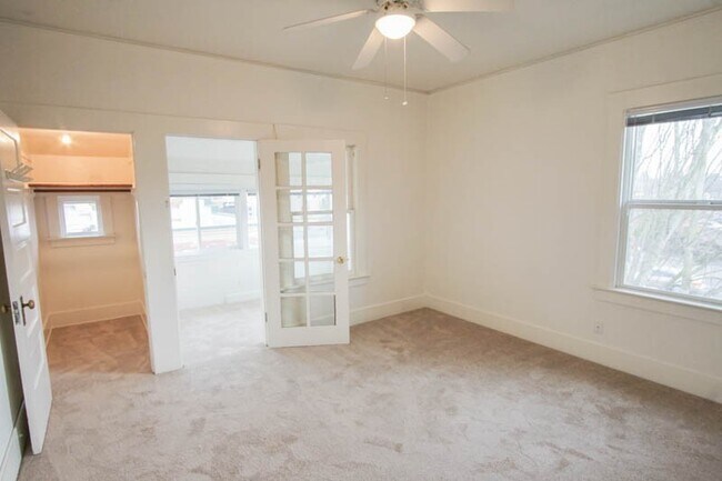 Building Photo - Lease this Beautiful Sullivan's Gulch Vint...