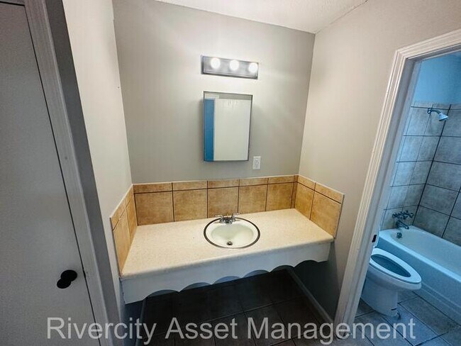 Building Photo - Spacious 3 bedroom, 1 bath Home For Rent!!...