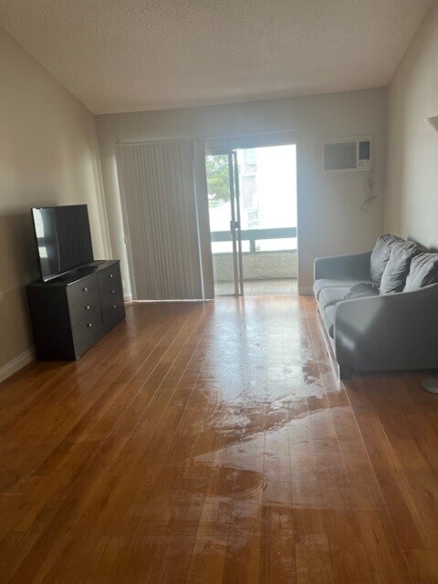 Primary Photo - 21801 Roscoe Blvd