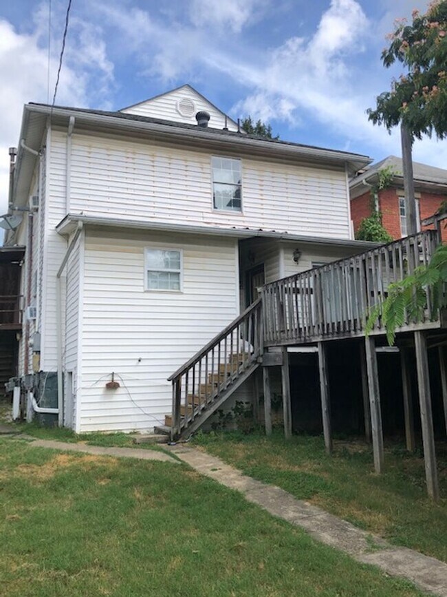 Building Photo - 2483 3rd Ave