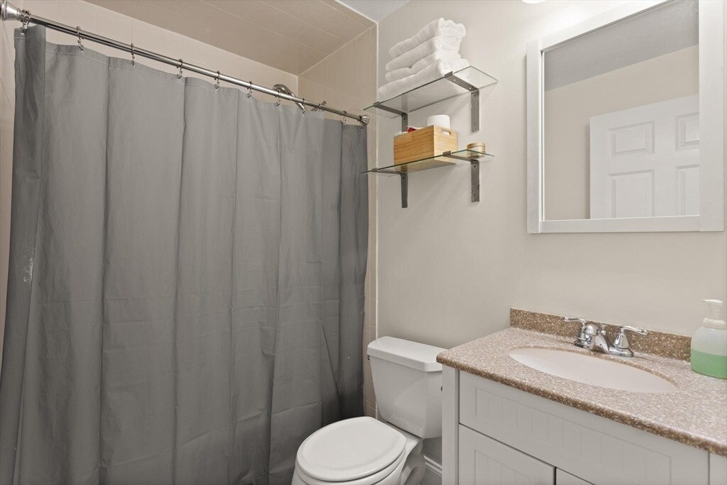 Building Photo - 340 Saratoga St