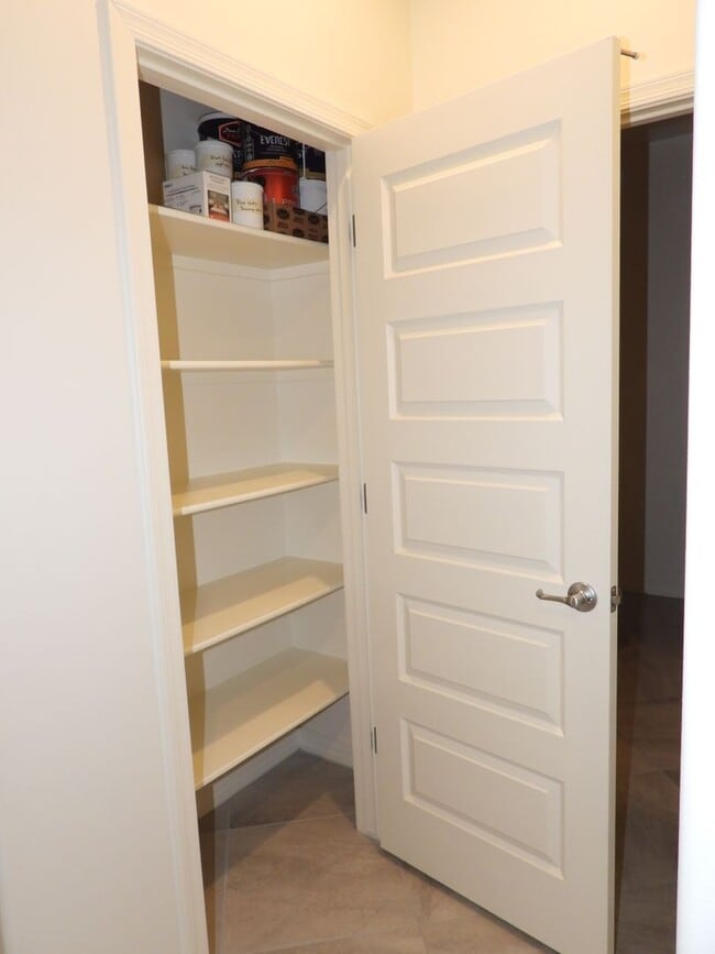 Building Photo - 4 Bedroom 2.5 Bathroom