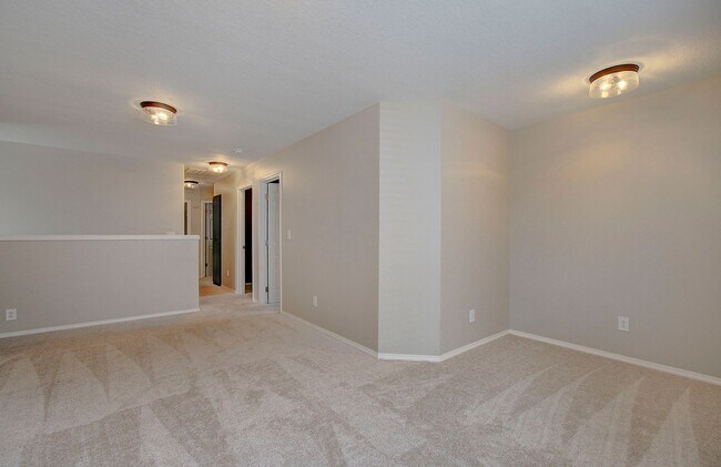 Building Photo - Large 2 Story 4bd 2.5ba Home in Vancouver