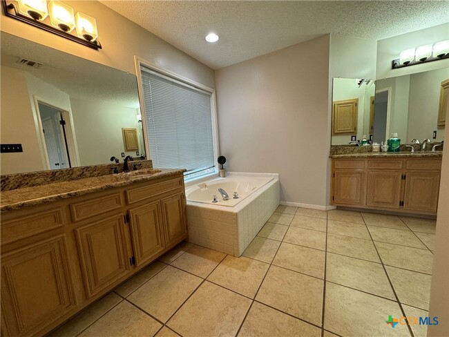 Building Photo - 617 Dunbar Dr